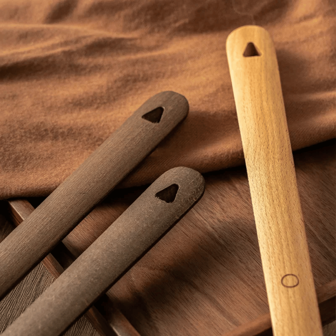 Long Handled Shoehorn Beech Wood with Magnetic Wall Mount