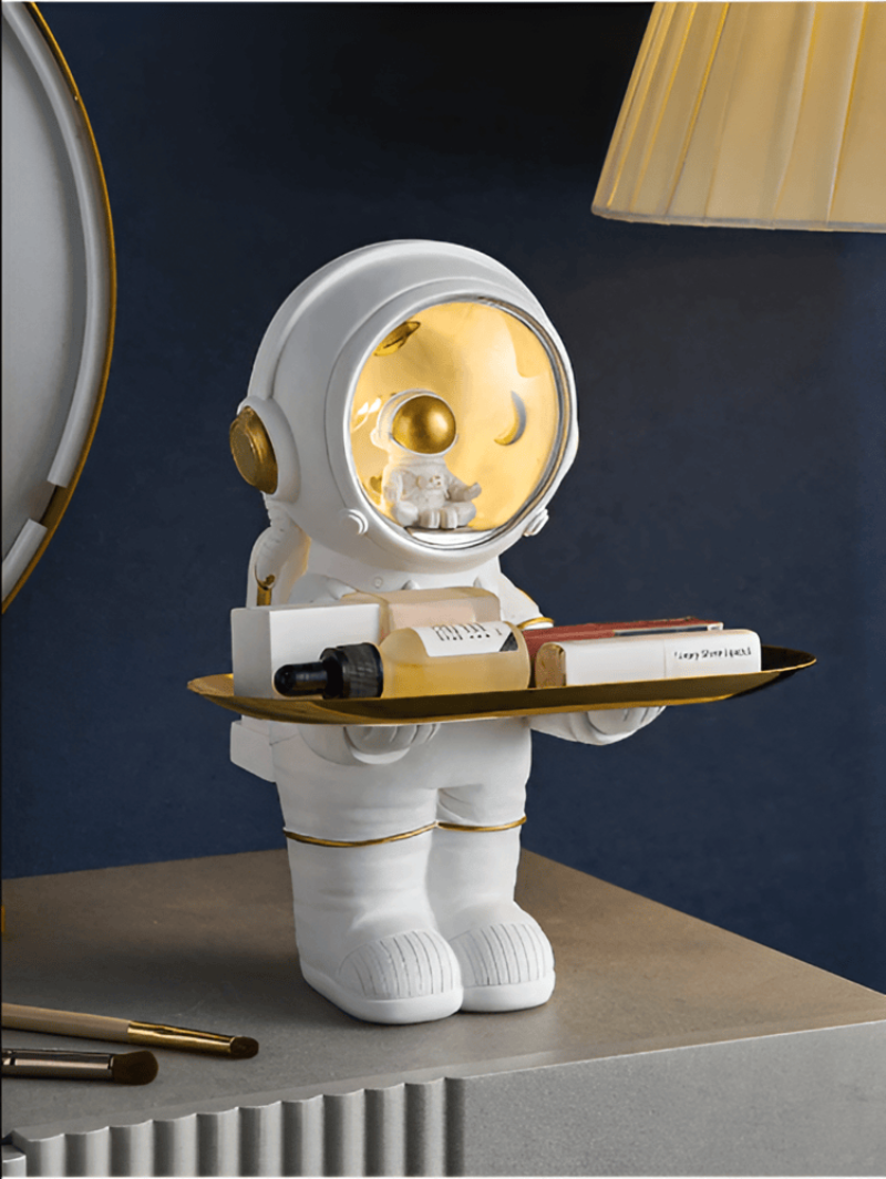Astronautfigur med opbevaringsbakke Lysende hjelm med planetscene