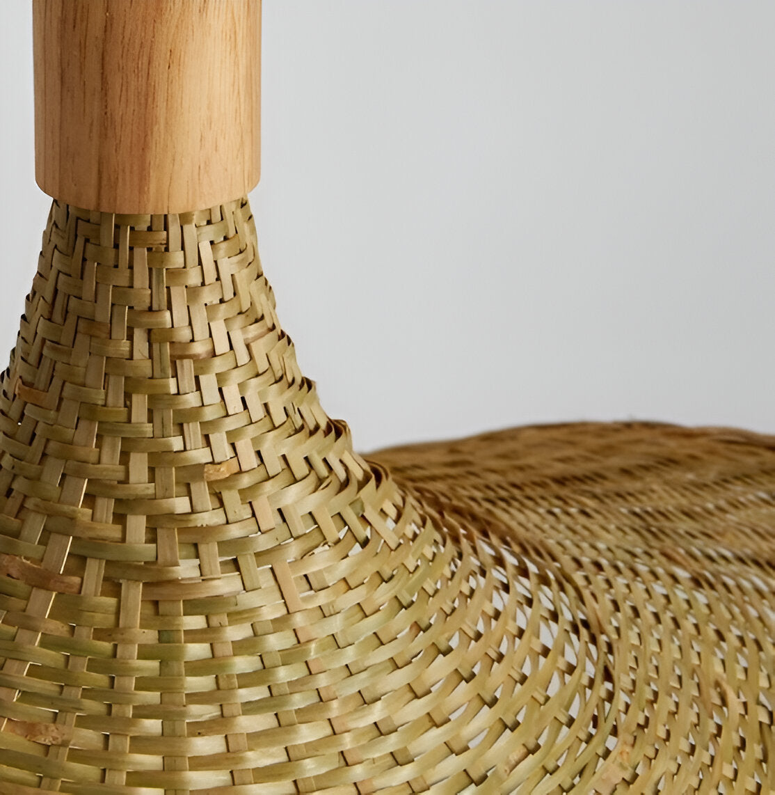 Bambusrattan pendellampe med kegleformet skærm