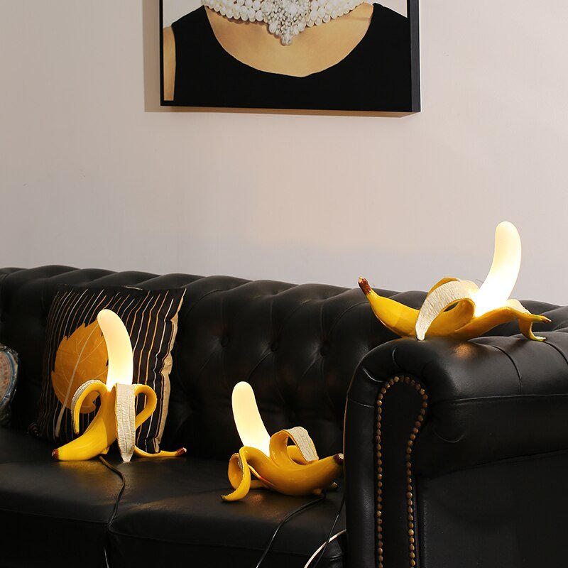 Bananbordlampe med skinnende metalfinish