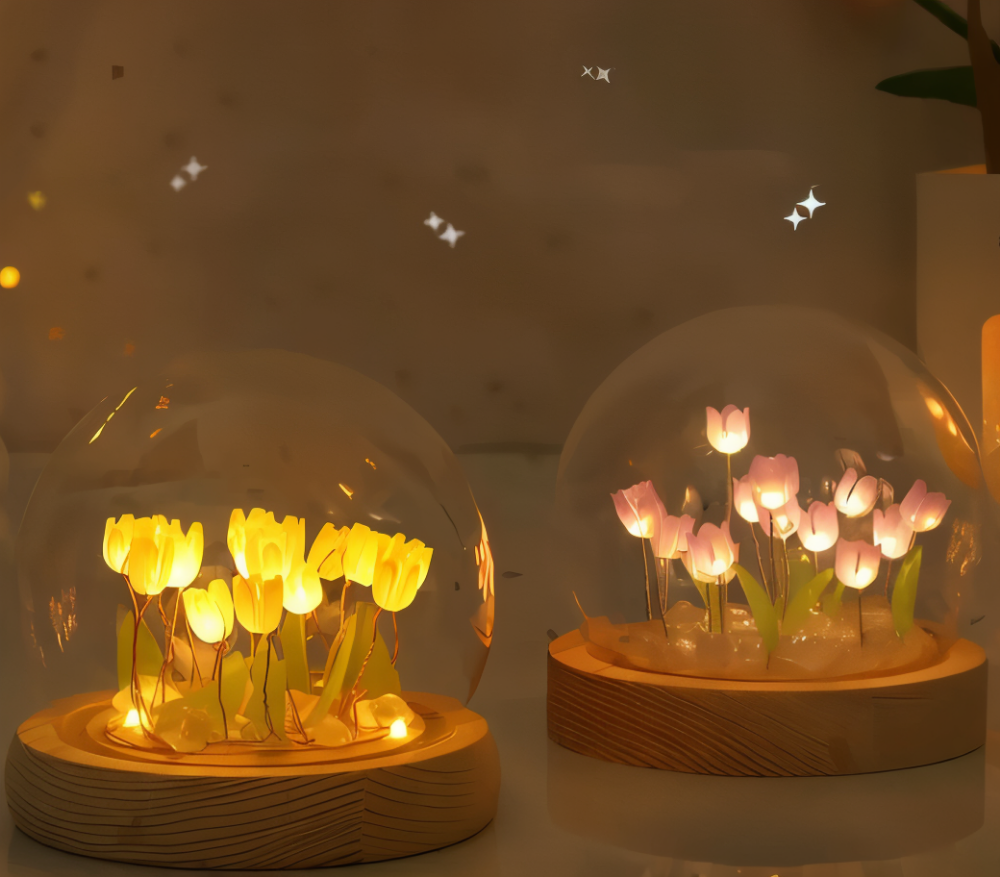 Blomsterlampe lysende tulipaner under glaskuppel med træbase