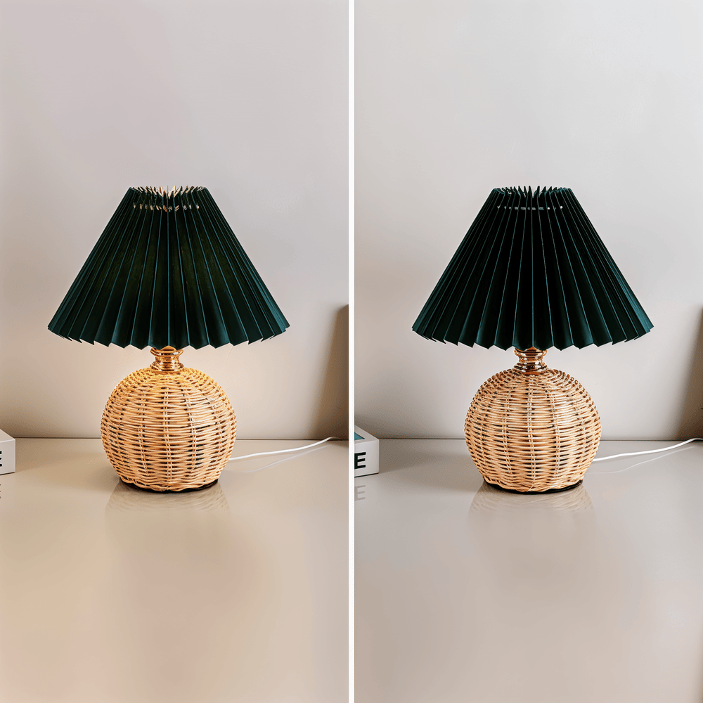 Bordlampe med plisseret skærm og flettet fod