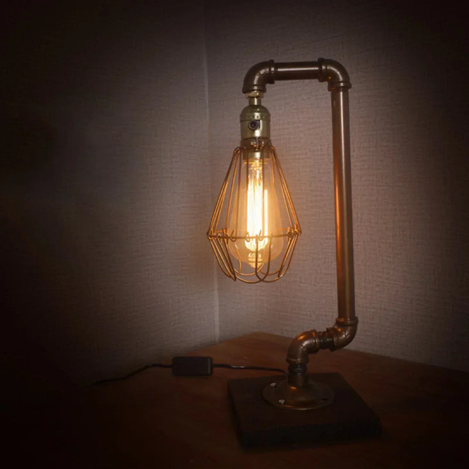 Bordlampe rørfittingsramme med trådskærm glødelampe og træbase