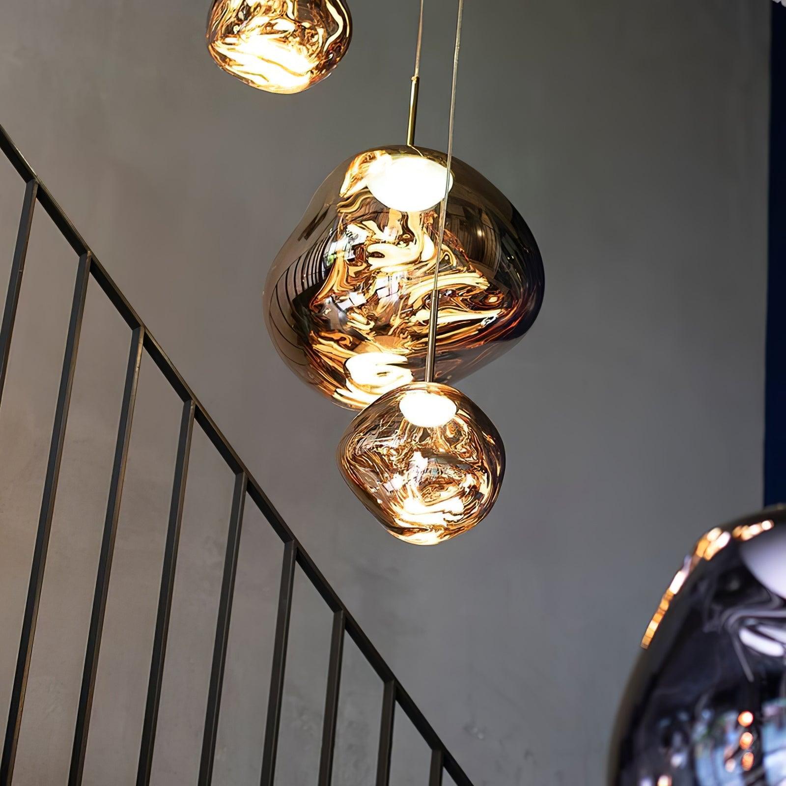 Dekorativt hængelampesæt med design i smeltet glas og LED belysning