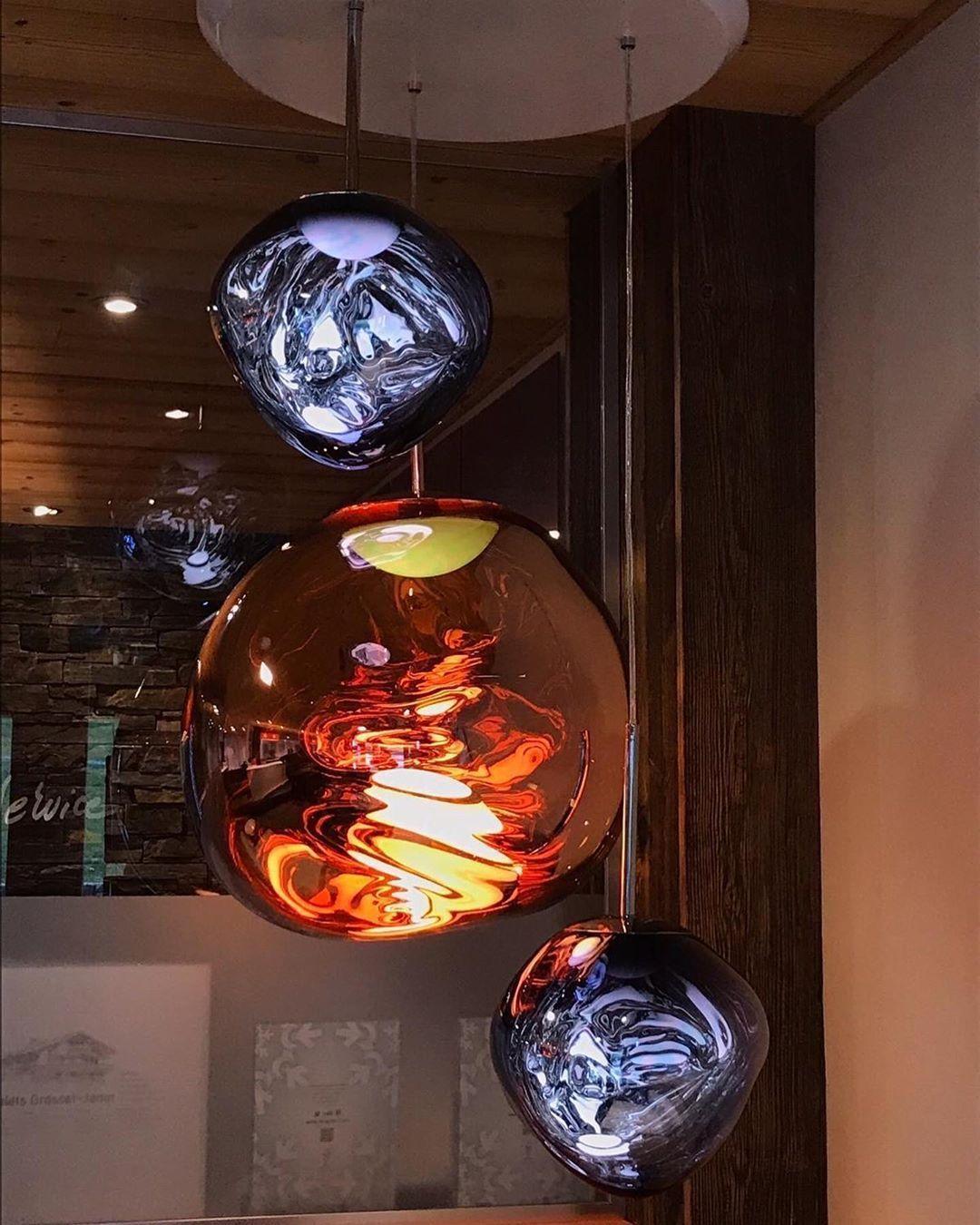 Dekorativt hængelampesæt med design i smeltet glas og LED belysning