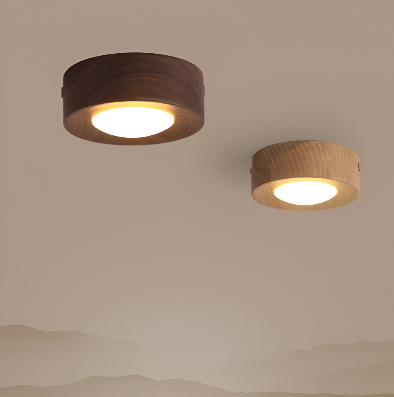 Loftlampe i træ med cylindrisk skærm og messingring