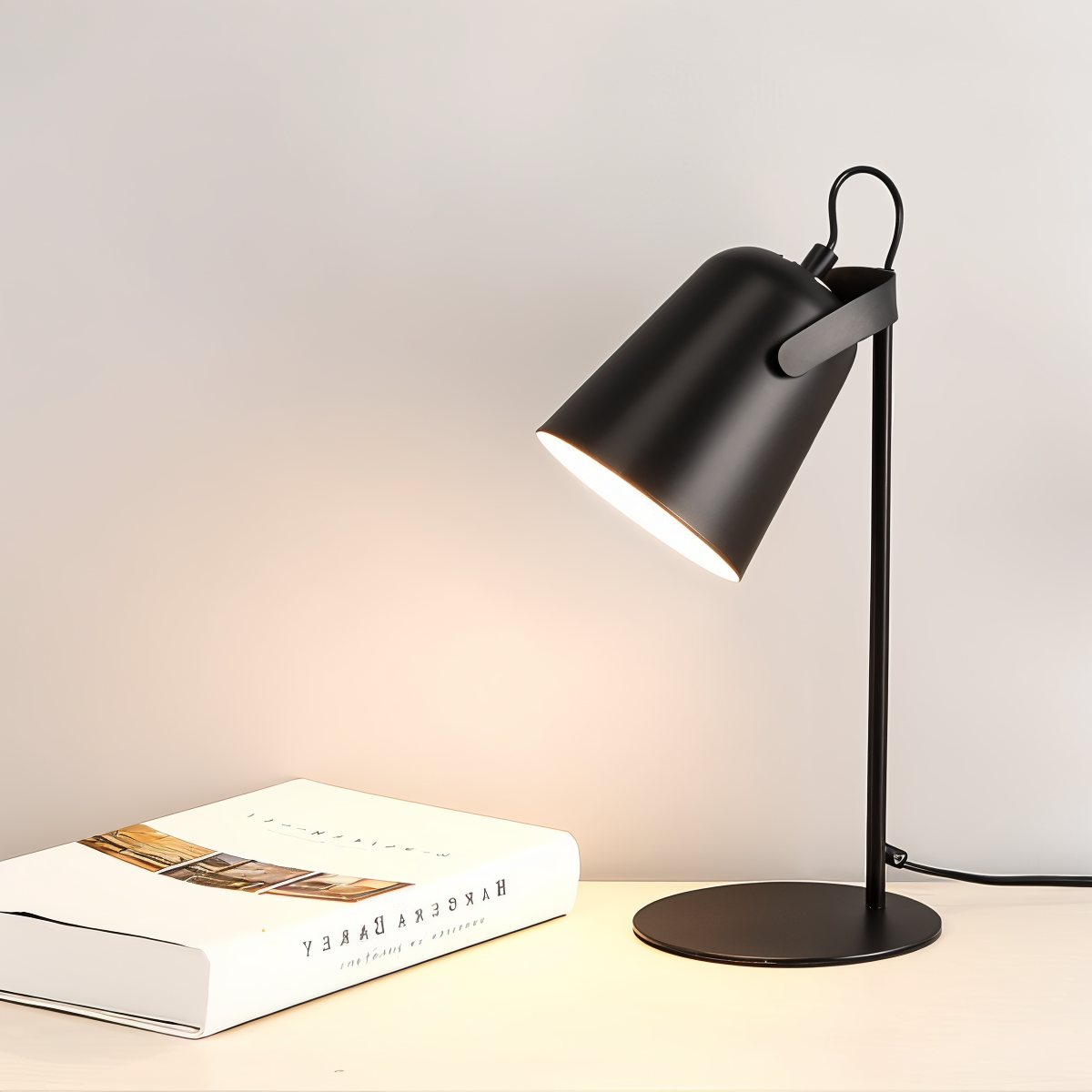 Metal skrivebordslampe Justerbar bordlampe med kegleformet skærm
