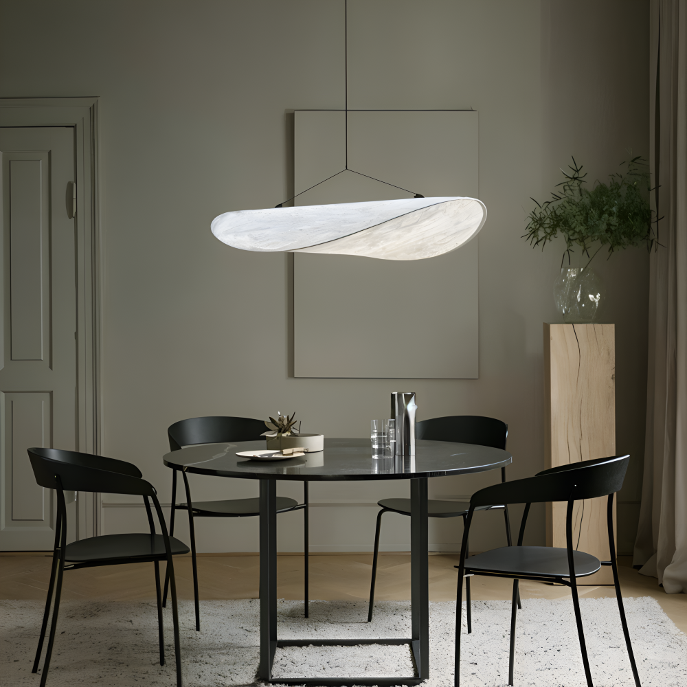Pendellampe med oval bladformet skærm