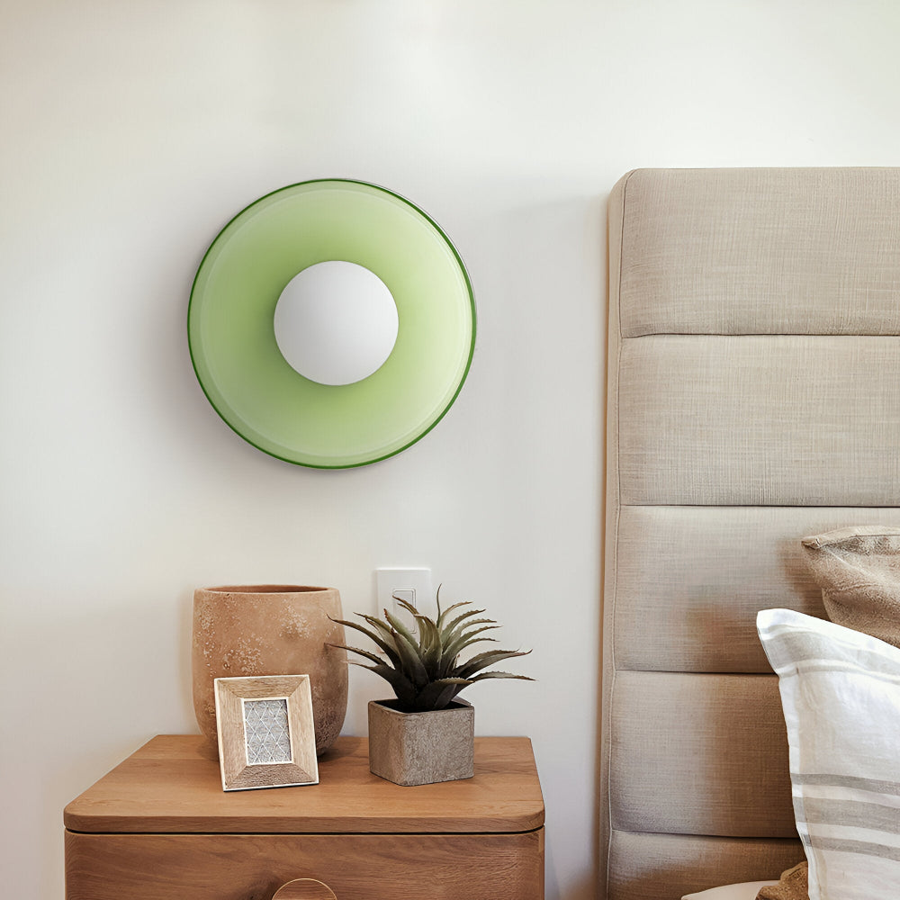 Rund loftslampe i glas med opal glaskugle