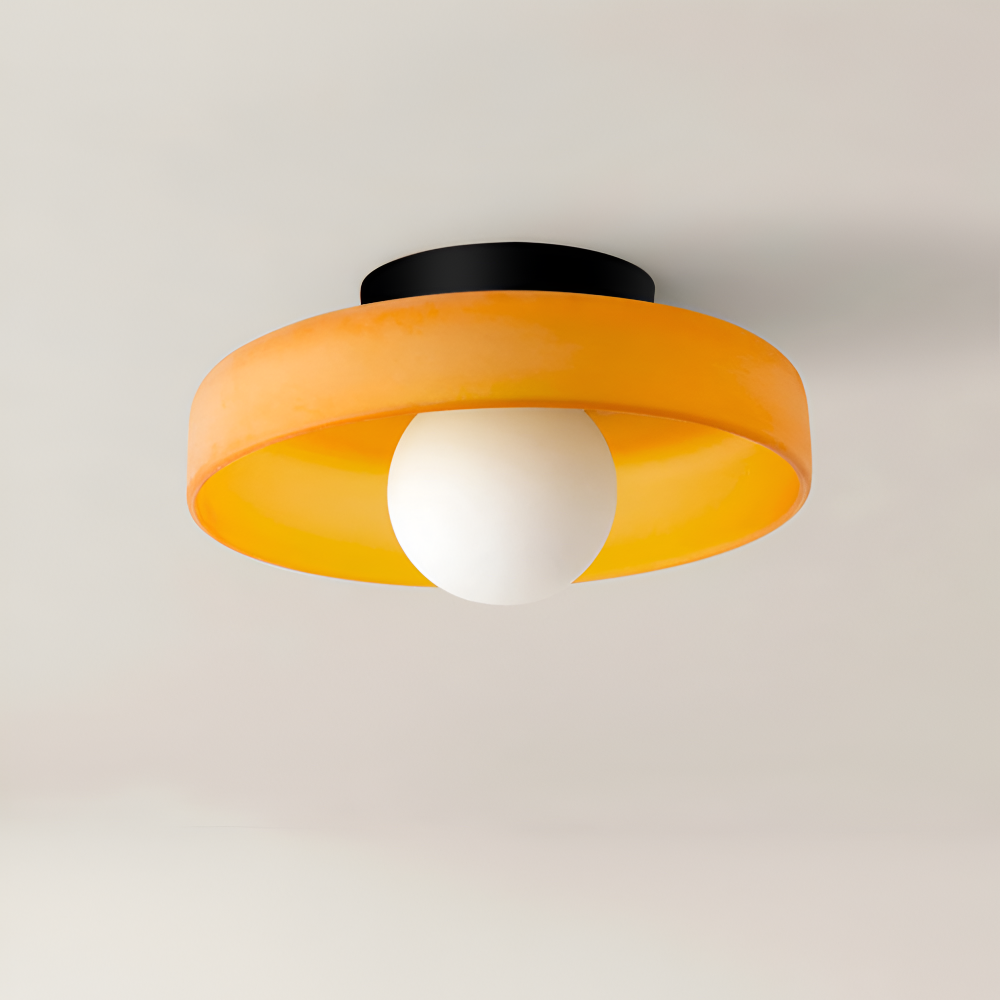 Rund loftslampe i glas med opal glaskugle