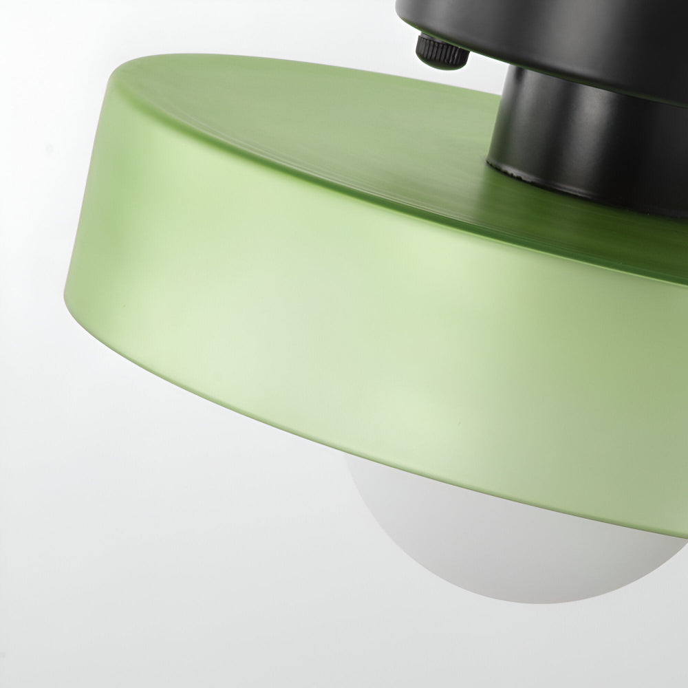 Rund loftslampe i glas med opal glaskugle