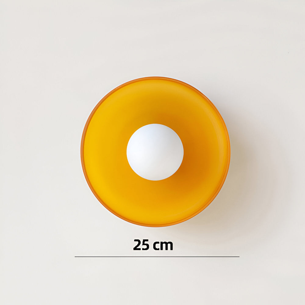 Rund loftslampe i glas med opal glaskugle