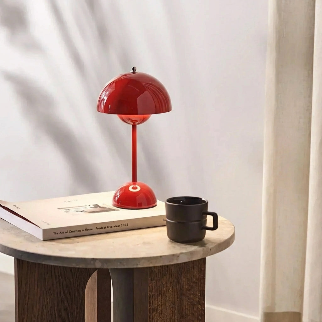 Trådløs bordlampe med kuppelskærm dæmpbar LED i retro skandinavisk design til stue eller soveværelse