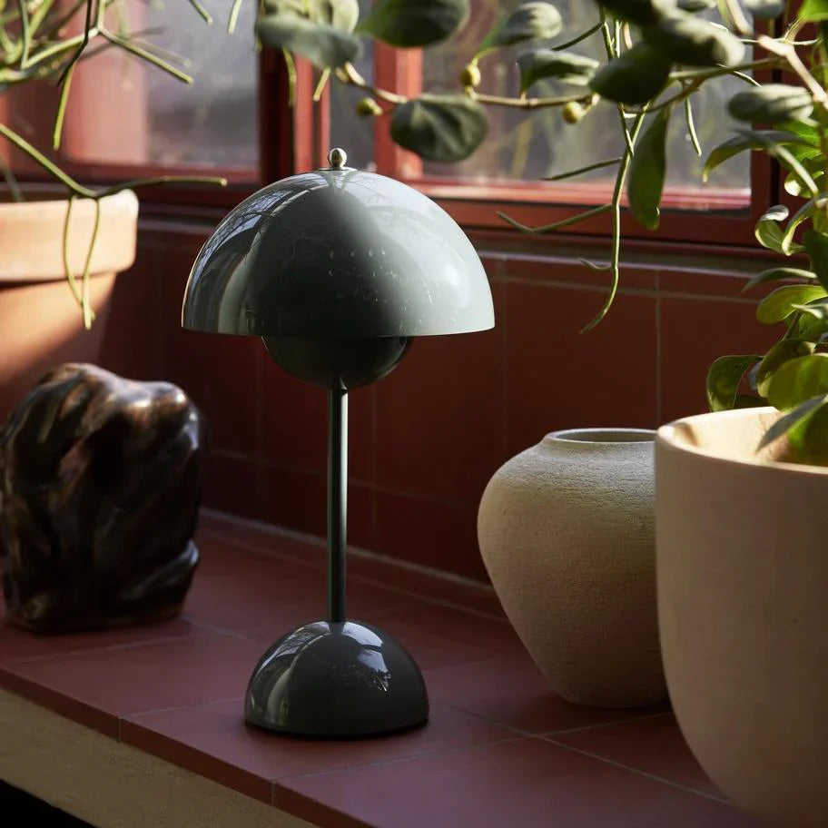 Trådløs bordlampe med kuppelskærm dæmpbar LED i retro skandinavisk design til stue eller soveværelse