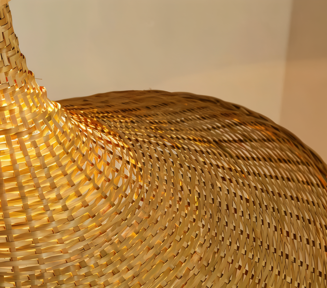 Bambusrattan pendellampe med kegleformet skærm