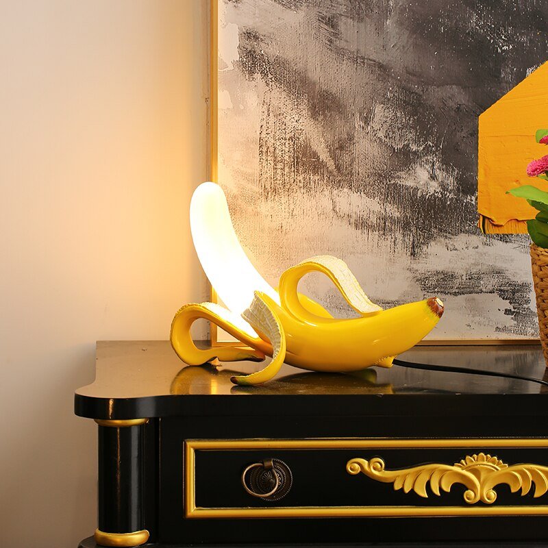 Bananbordlampe med skinnende metalfinish