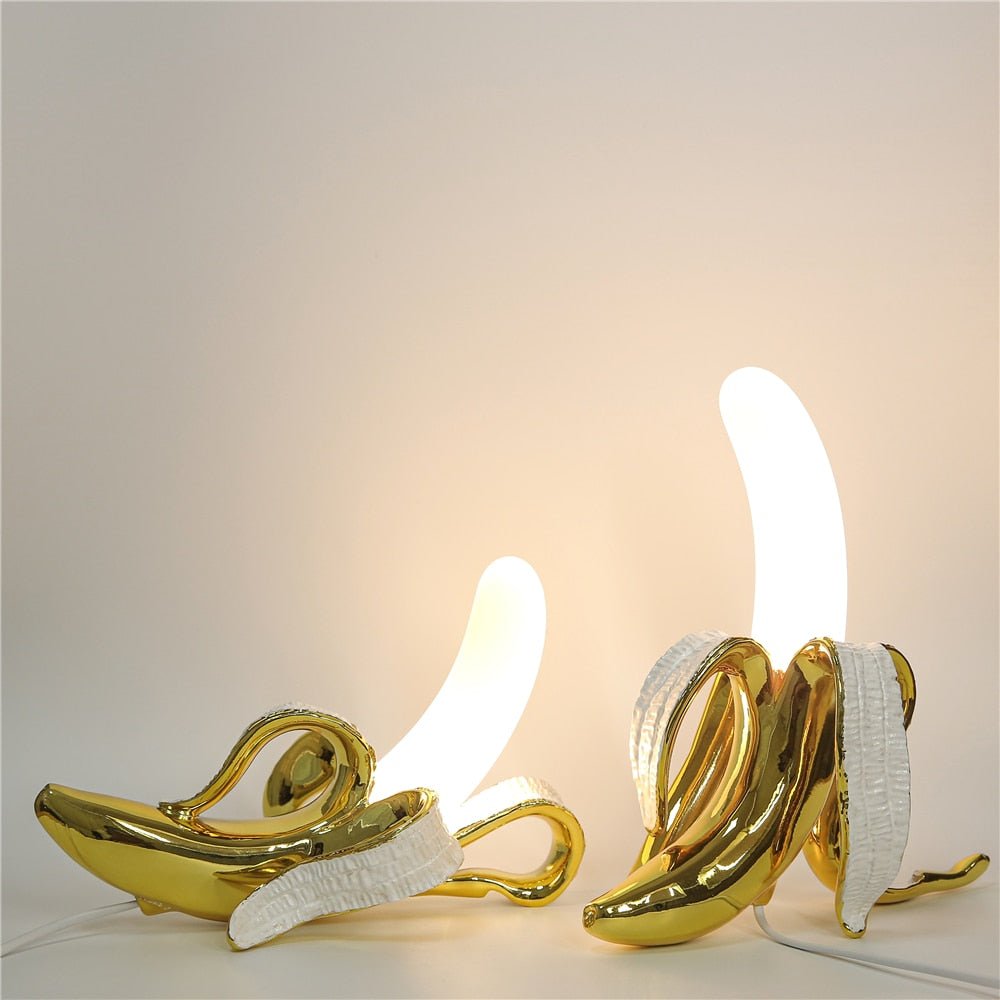 Bananbordlampe med skinnende metalfinish