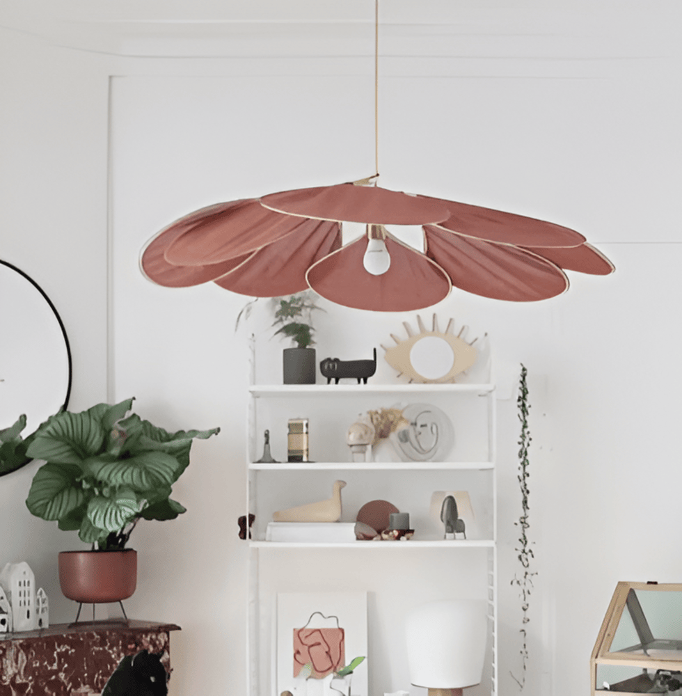 Blomsterpendellampe i tekstil med kronblade
