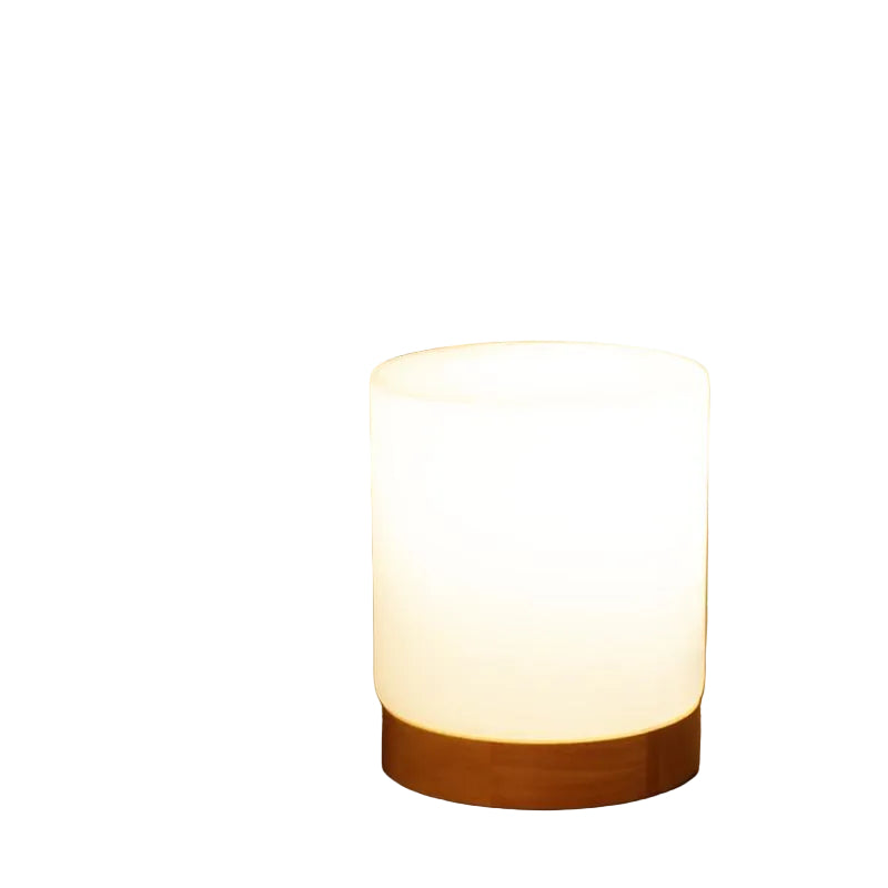 Bordlampe med opalglasskærm og træbase