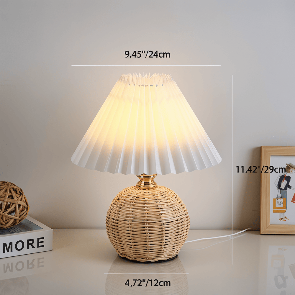 Bordlampe med plisseret skærm og flettet fod