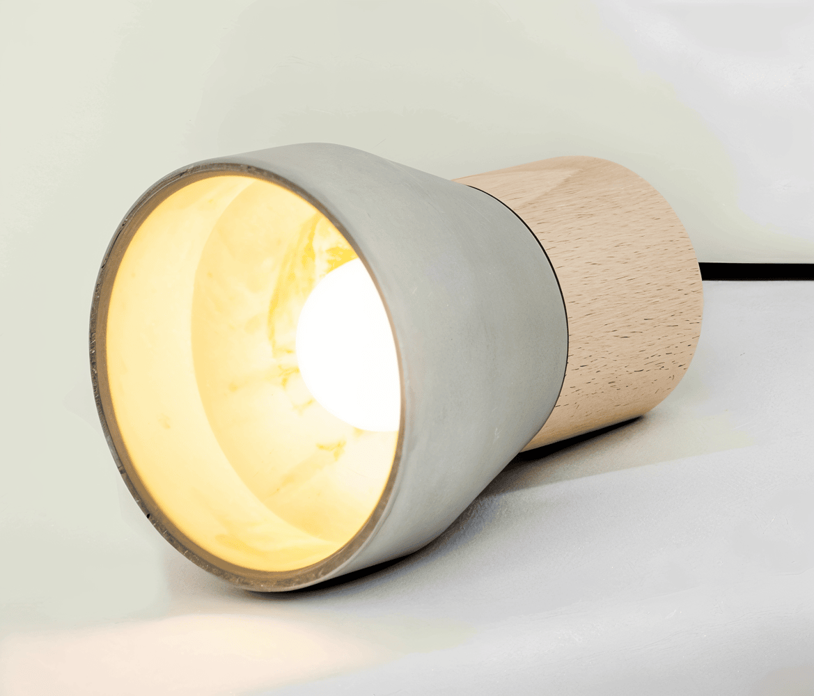 Concrea loftslampe i beton med trædetaljer