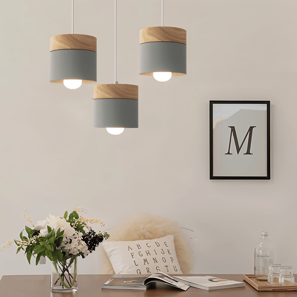 Cylindrisk pendelbordlampe i metal og træ