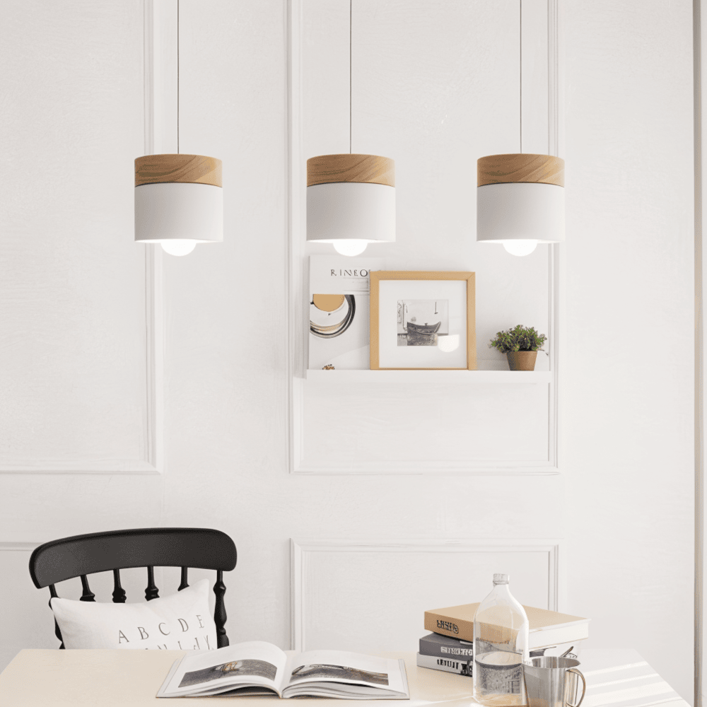 Cylindrisk pendelbordlampe i metal og træ