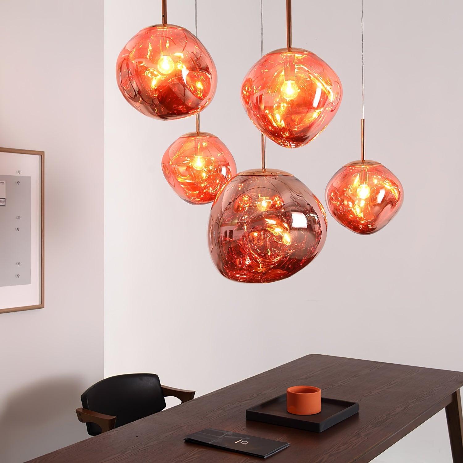 Dekorativt hængelampesæt med design i smeltet glas og LED belysning