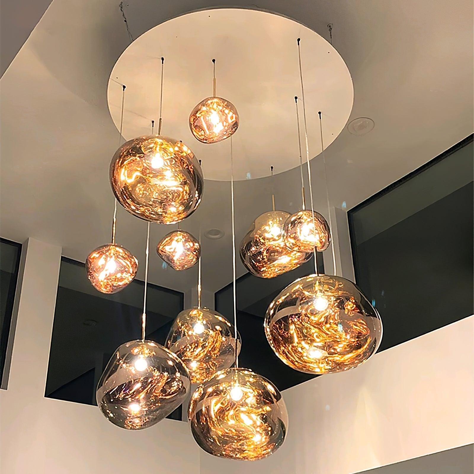 Dekorativt hængelampesæt med design i smeltet glas og LED belysning