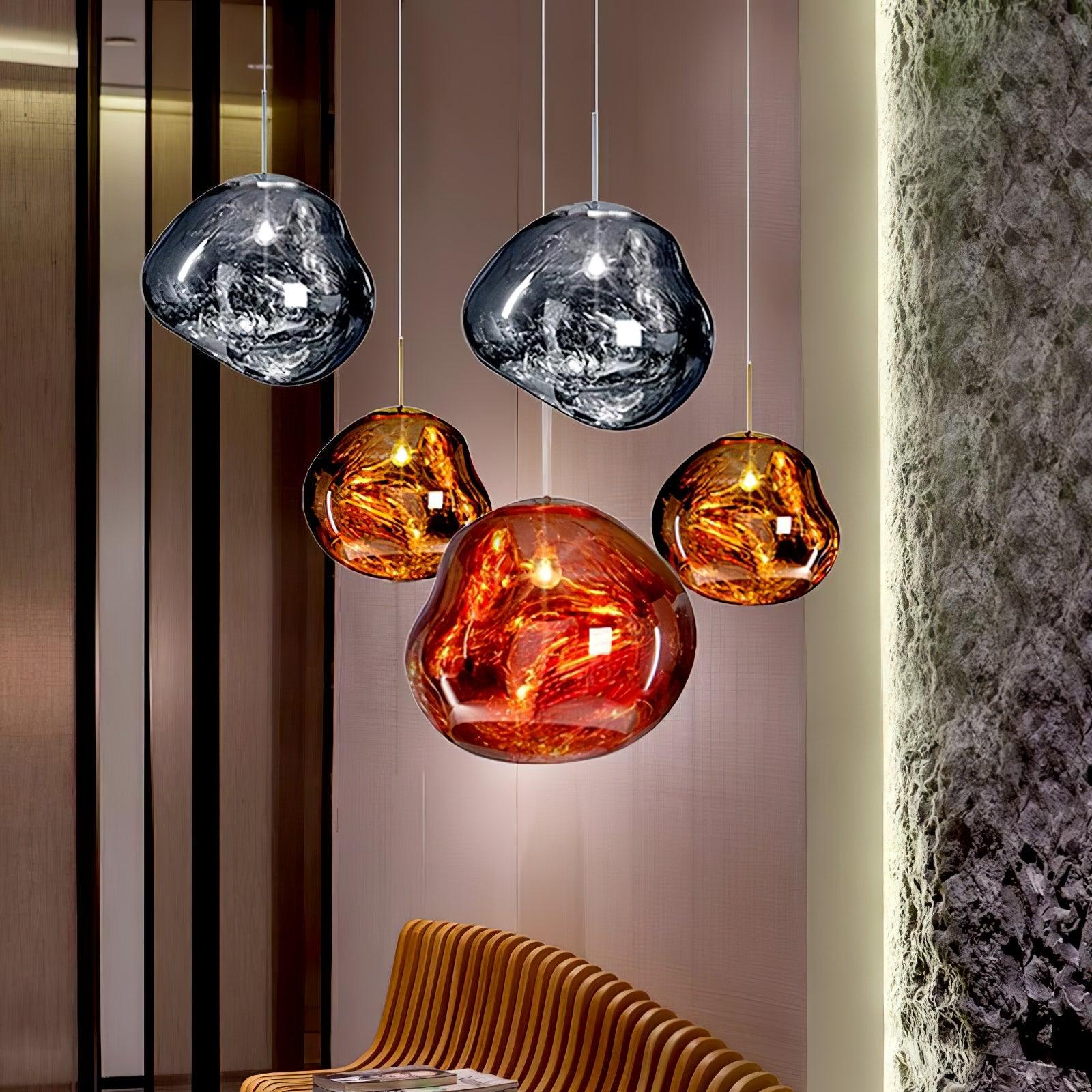 Dekorativt hængelampesæt med design i smeltet glas og LED belysning