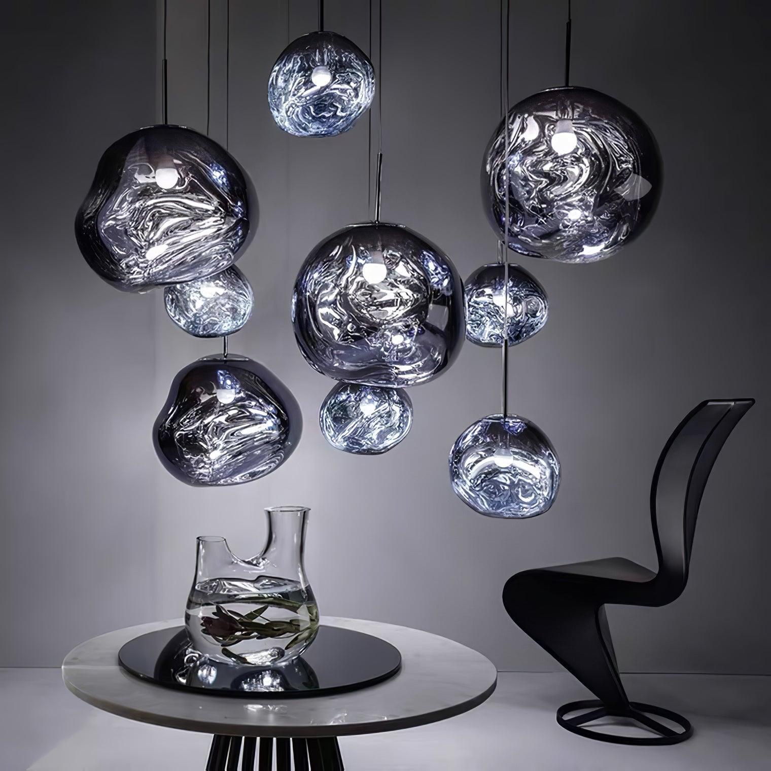 Dekorativt hængelampesæt med design i smeltet glas og LED belysning
