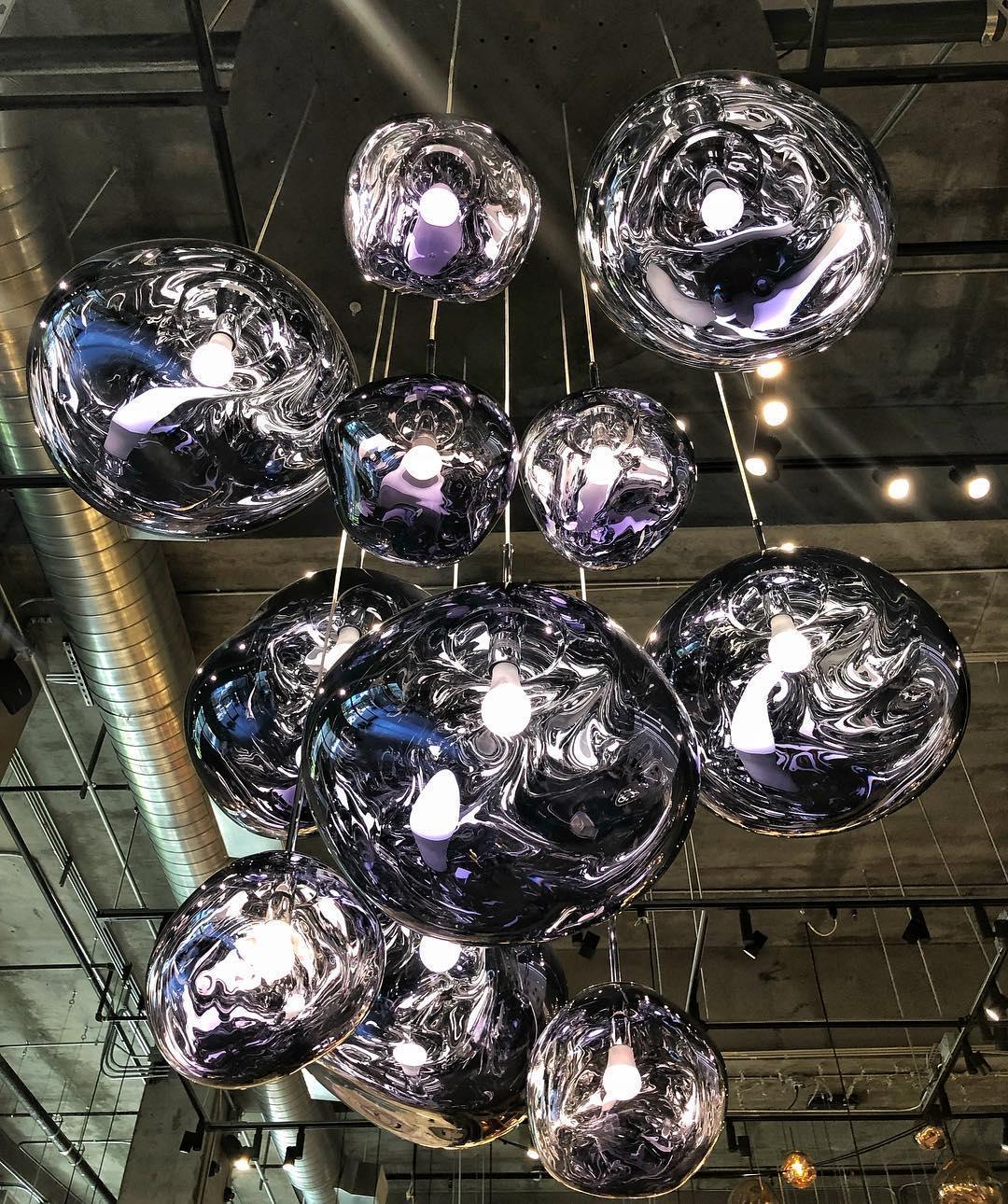 Dekorativt hængelampesæt med design i smeltet glas og LED belysning
