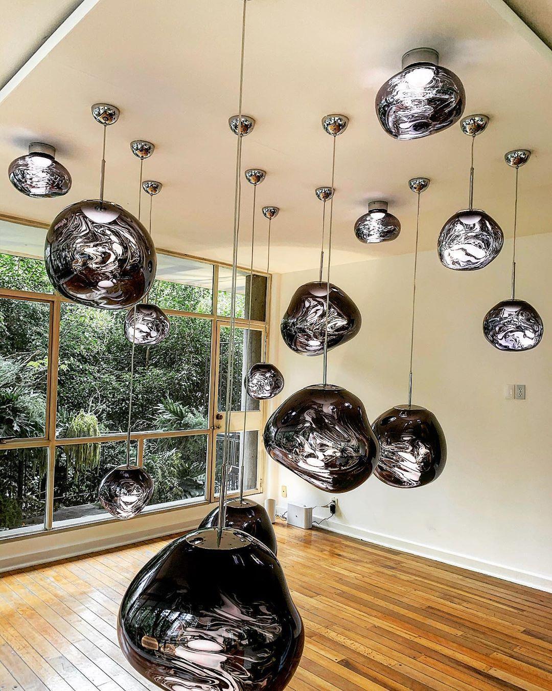 Dekorativt hængelampesæt med design i smeltet glas og LED belysning