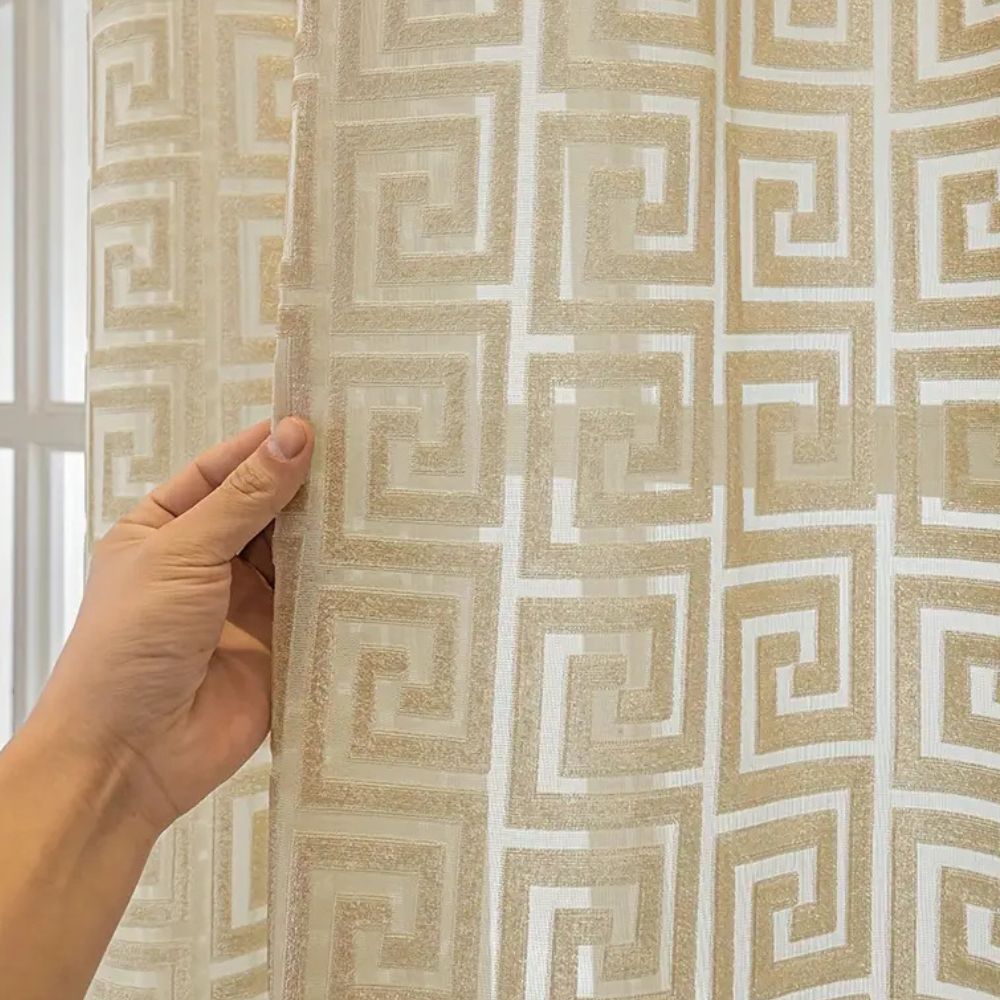 Gardiner med græsk nøglemønster med snørehuller