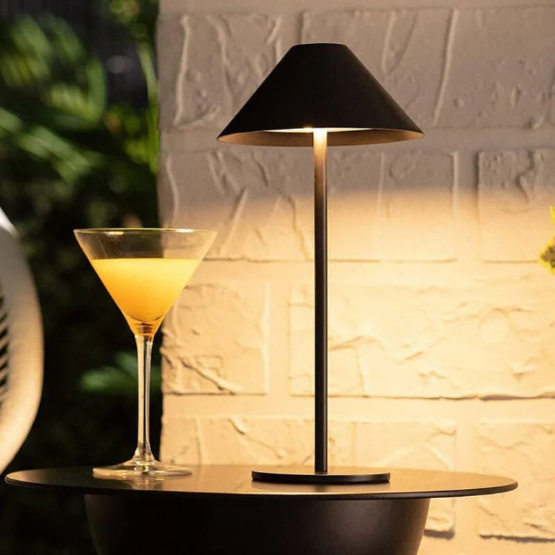 Konisk bordlampe med halo ring