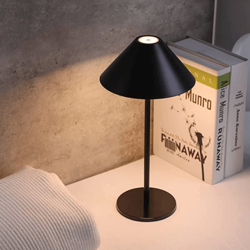 Konisk bordlampe med halo ring