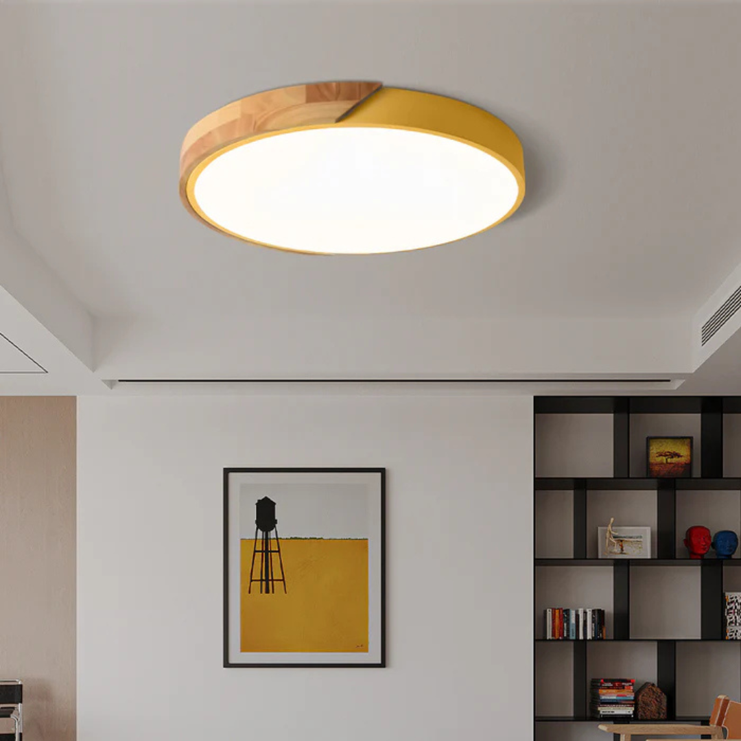 LED loftslampe rund planforsænket med trædetaljer skandinavisk design til stue eller soveværelse