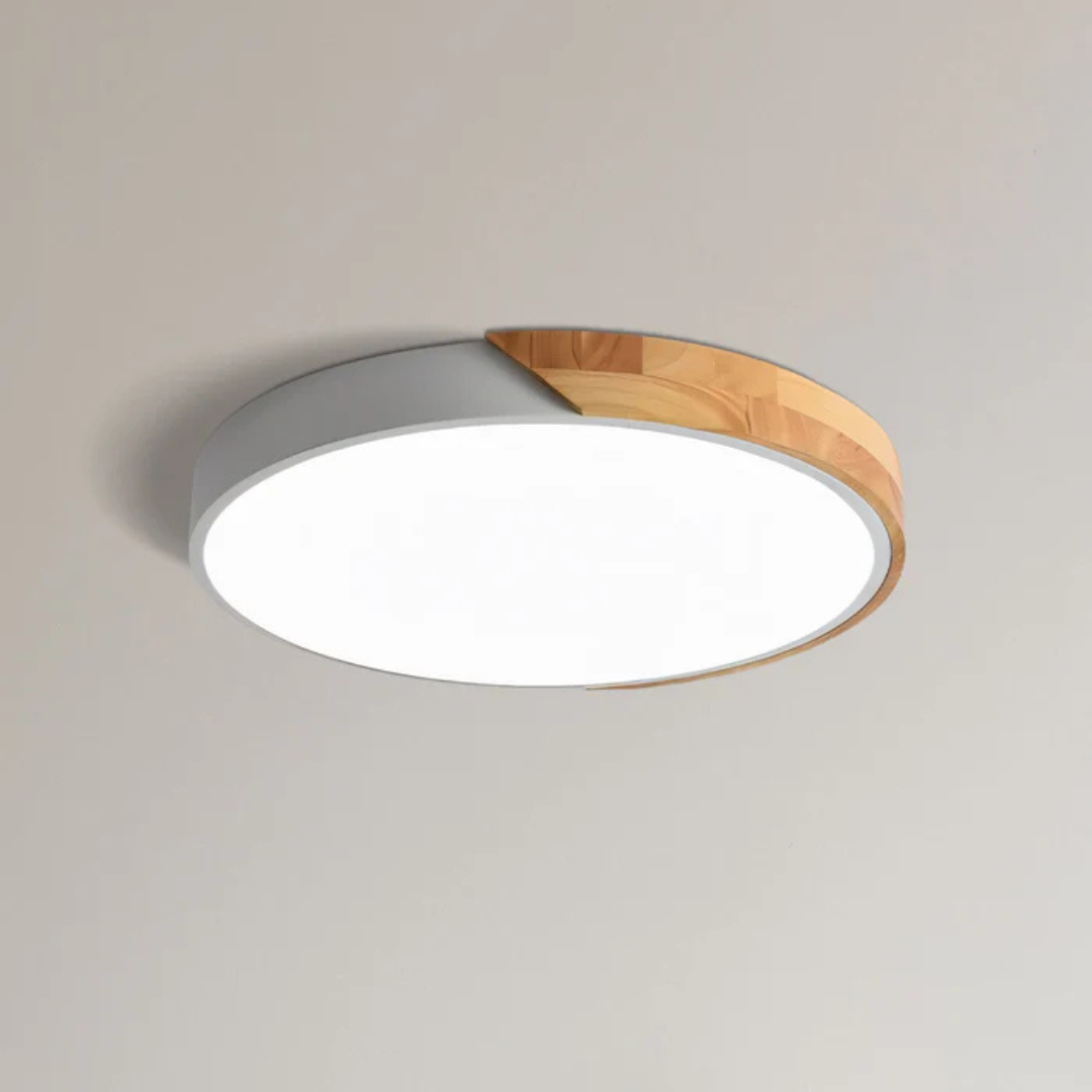 LED loftslampe rund planforsænket med trædetaljer skandinavisk design til stue eller soveværelse