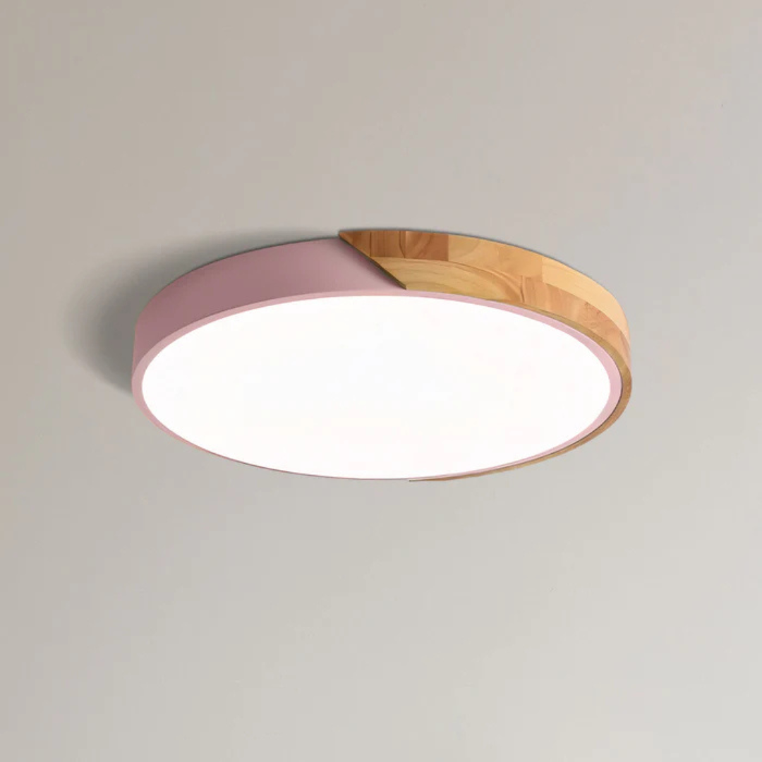 LED loftslampe rund planforsænket med trædetaljer skandinavisk design til stue eller soveværelse
