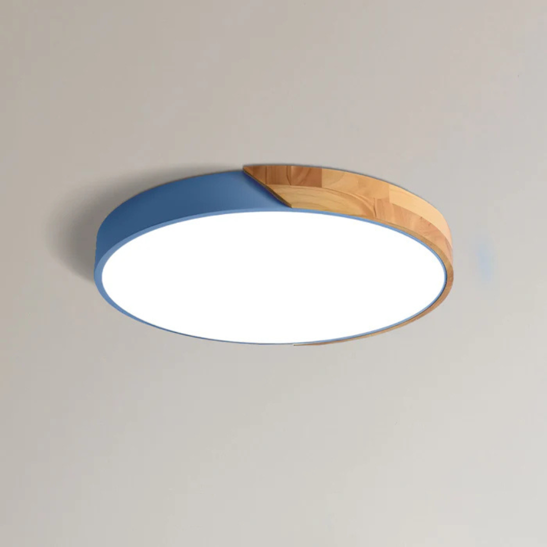 LED loftslampe rund planforsænket med trædetaljer skandinavisk design til stue eller soveværelse