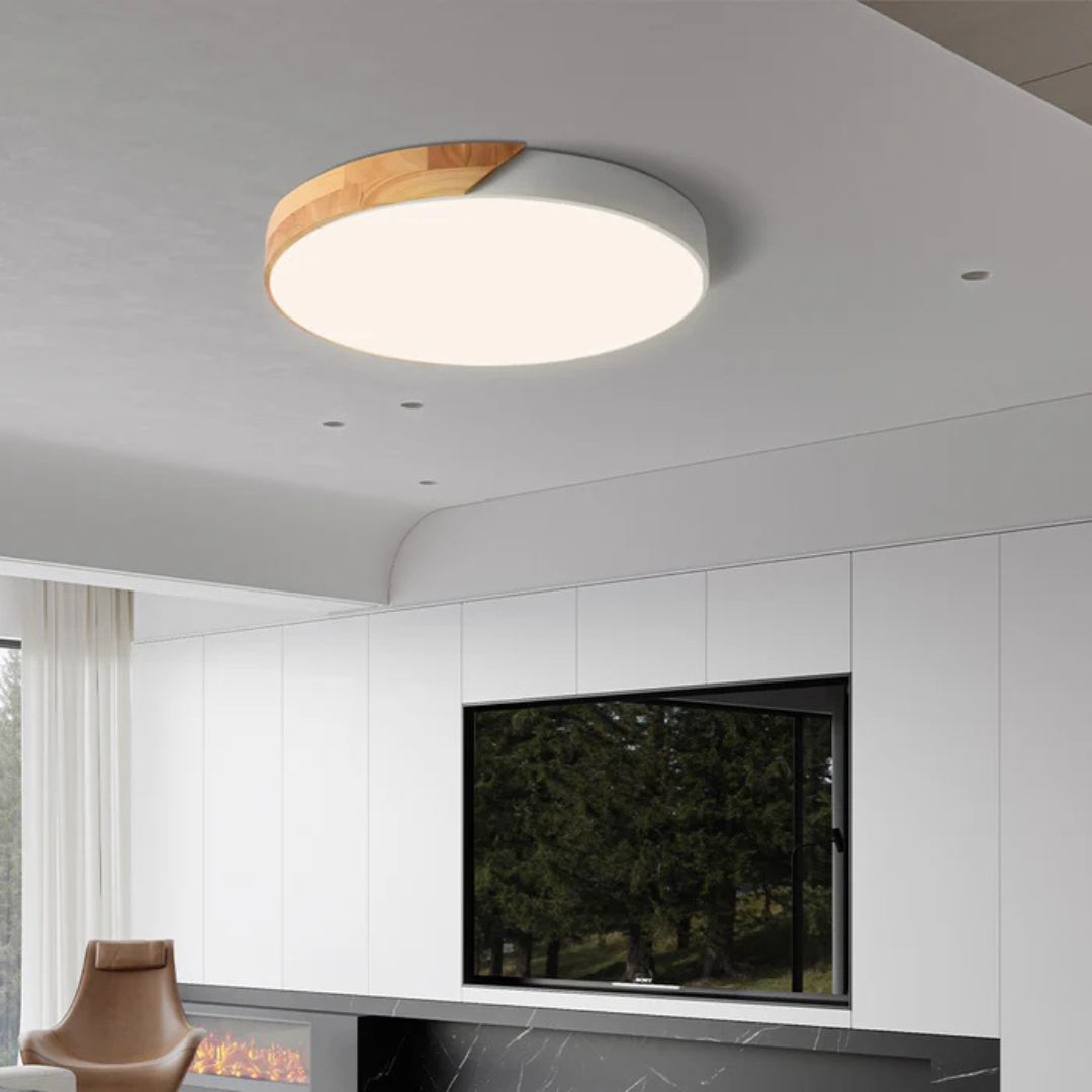 LED loftslampe rund planforsænket med trædetaljer skandinavisk design til stue eller soveværelse