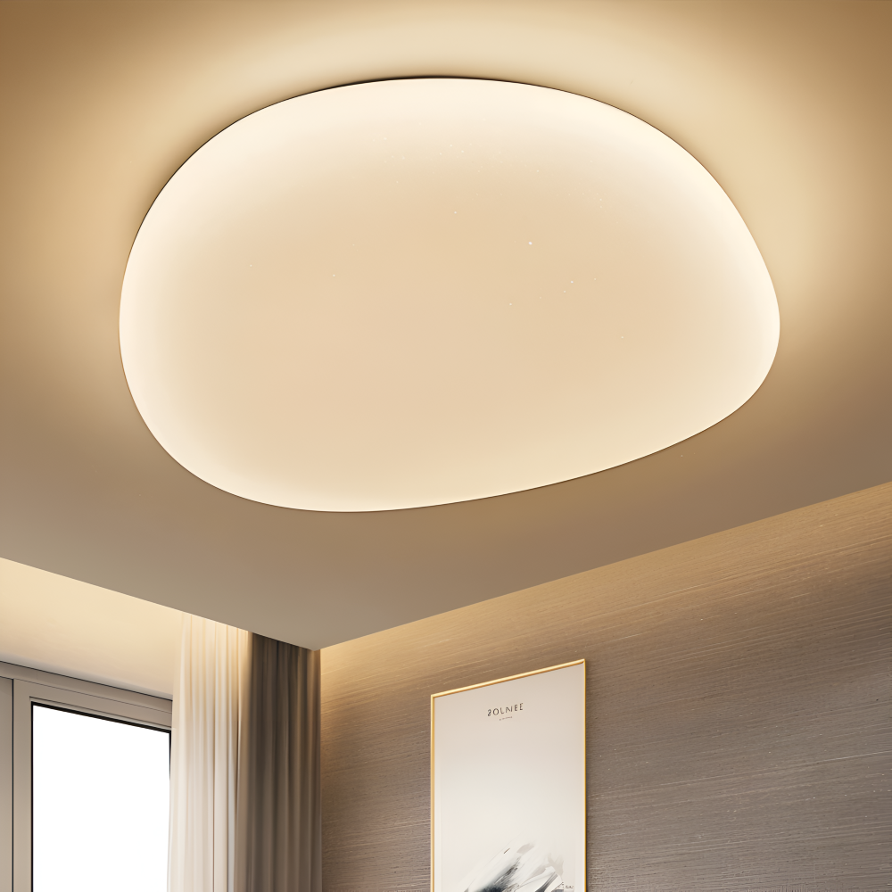 Loftlampe med organisk stenform og frostet opalglas