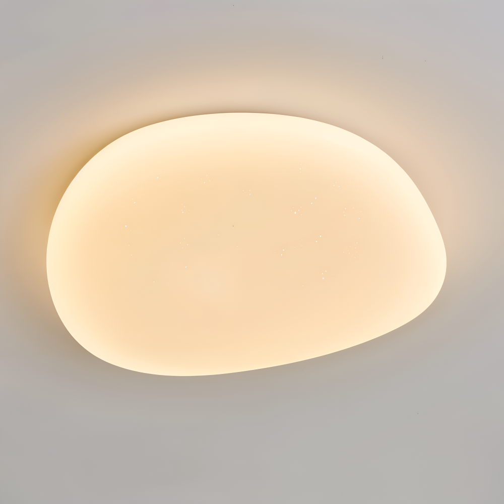 Loftlampe med organisk stenform og frostet opalglas