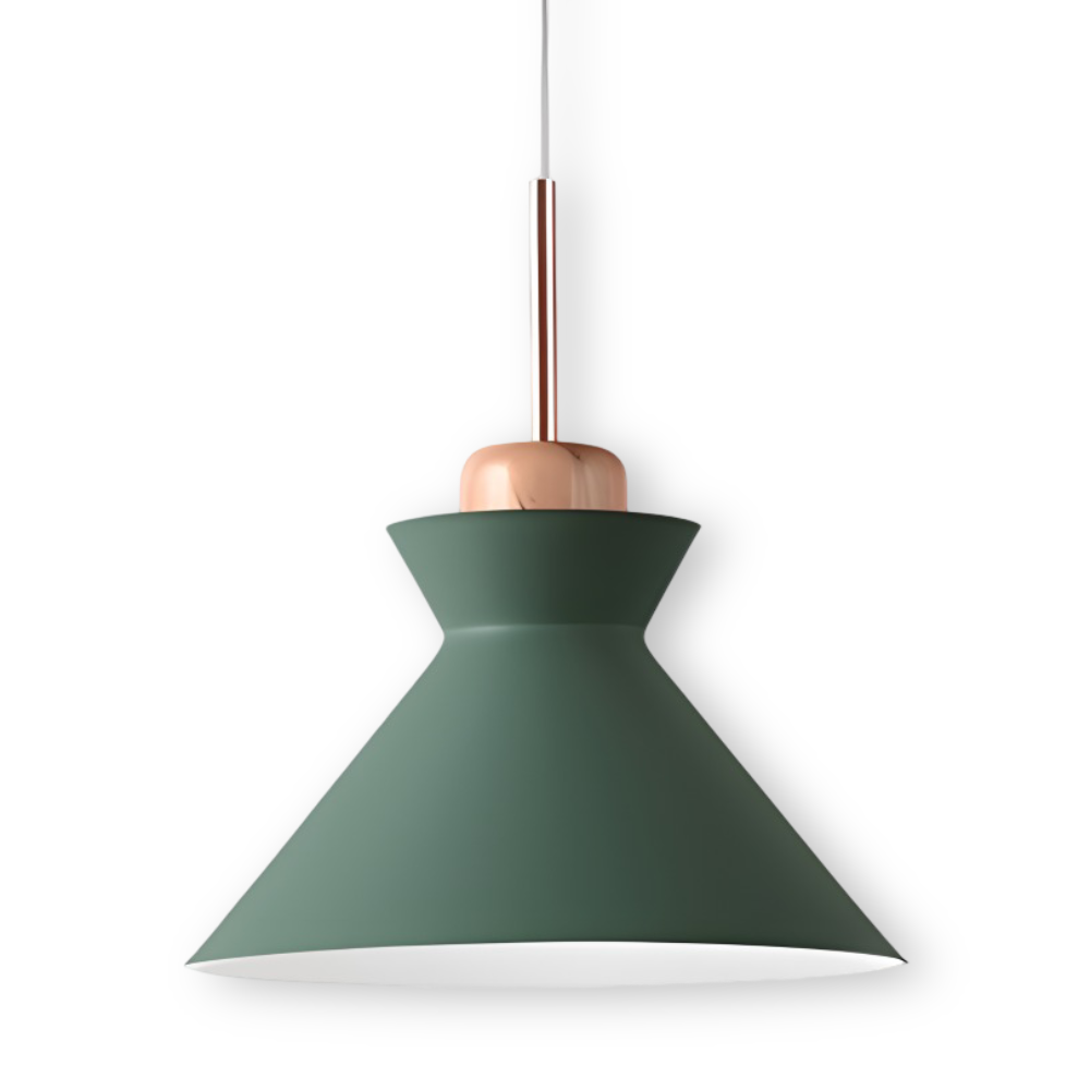 Loftslampe med forskelligt formede matskærme og trædetaljer