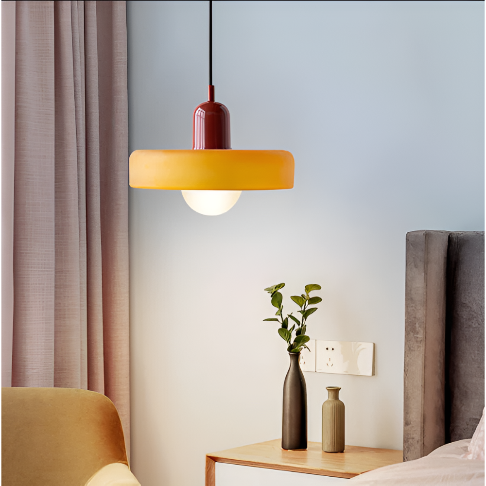 Loftslampe med pendel flad glasskærm med kuglepære