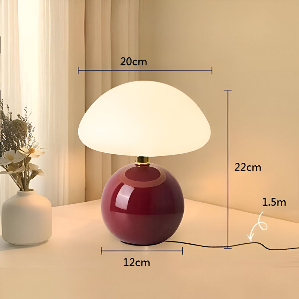 Paddeformet bordlampe med kugleformet base og kuppelformet opalglasskærm
