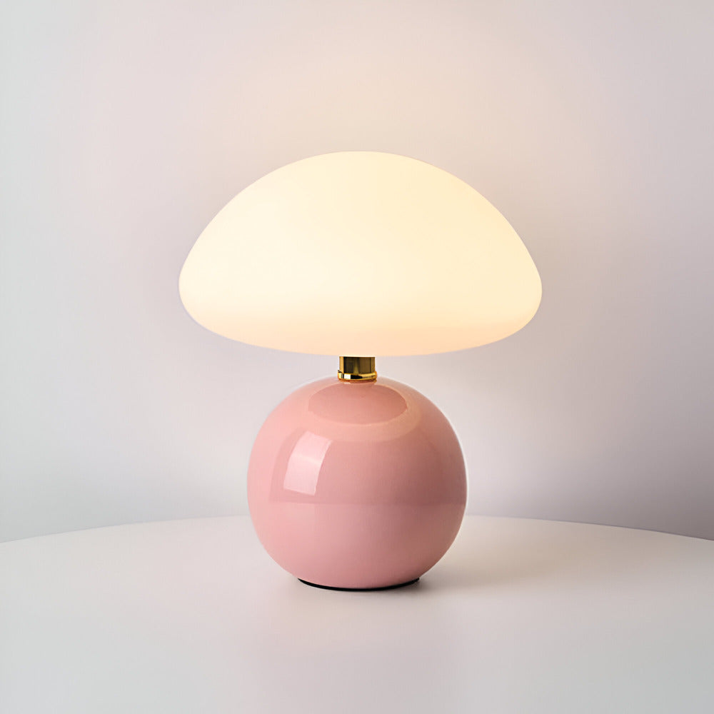 Paddeformet bordlampe med kugleformet base og kuppelformet opalglasskærm