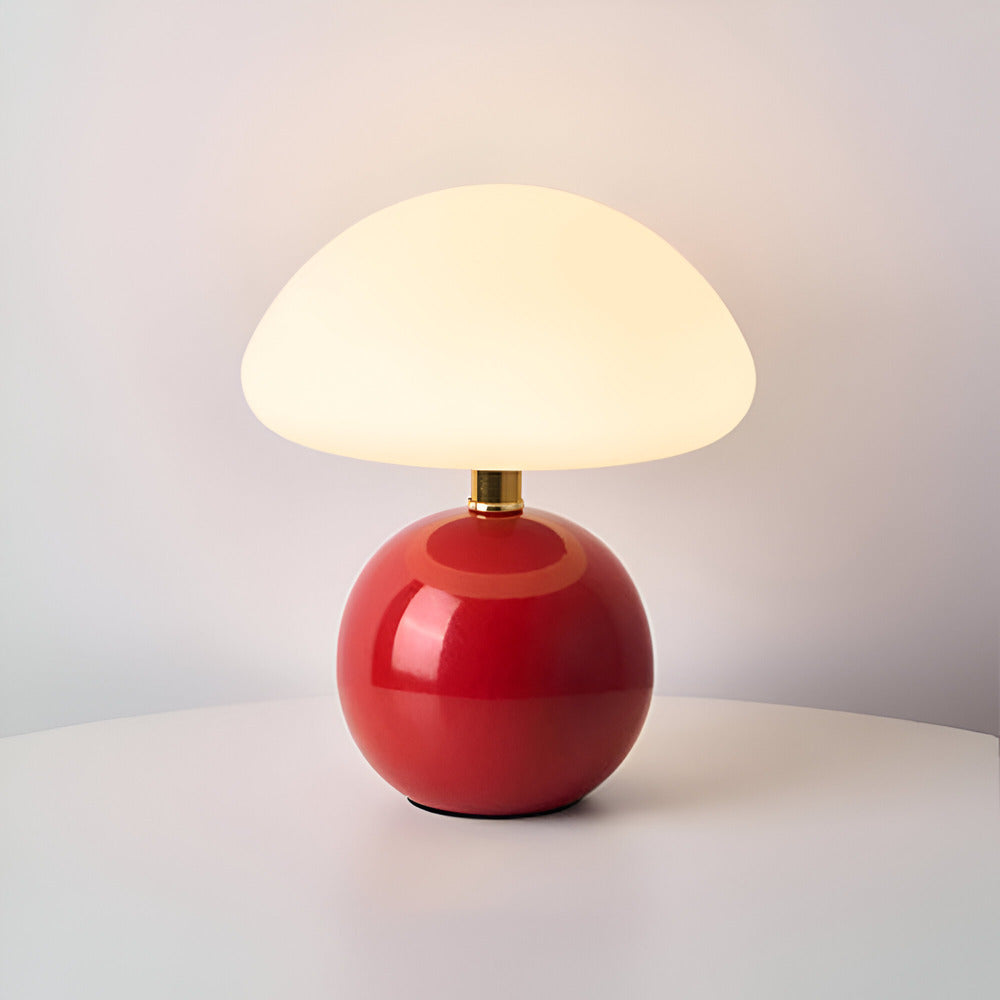 Paddeformet bordlampe med kugleformet base og kuppelformet opalglasskærm