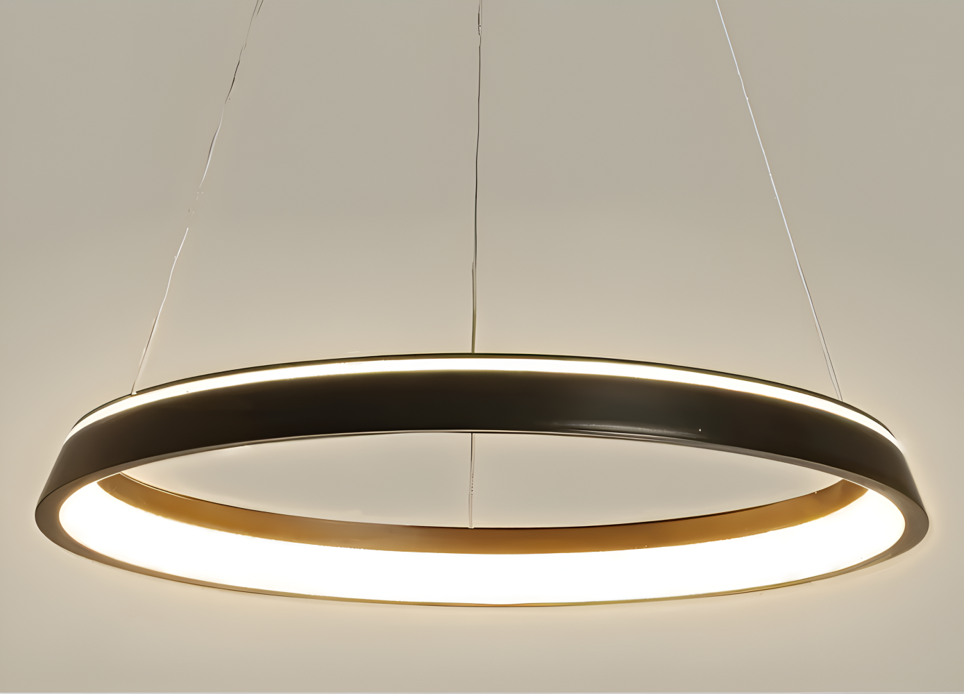 Ringformet pendellampe med indbygget lysring