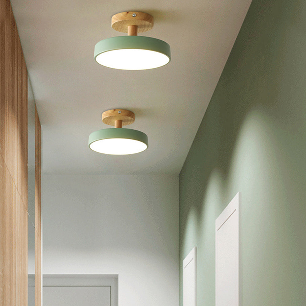 Rund LED loftlampe træ og metal delvist planforsænket